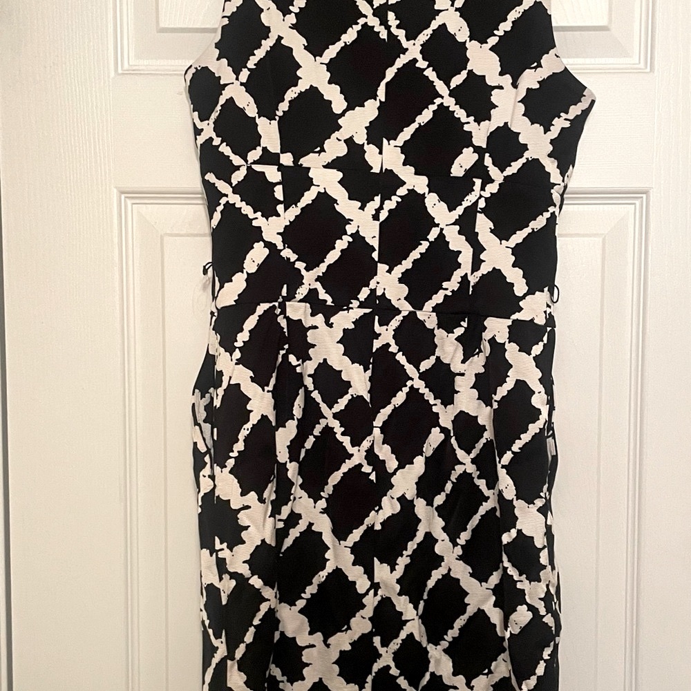 White House Black Market Size 2 Dress - Picture 3 of 4